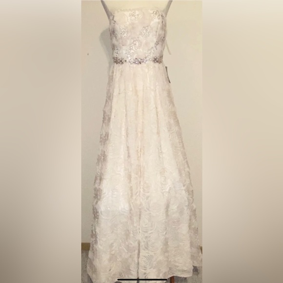ADRIANNA PAPELL FORMAL GOWN IVORY STRAPLESS BALL GOWN FLOWERS NWT - Picture 1 of 12